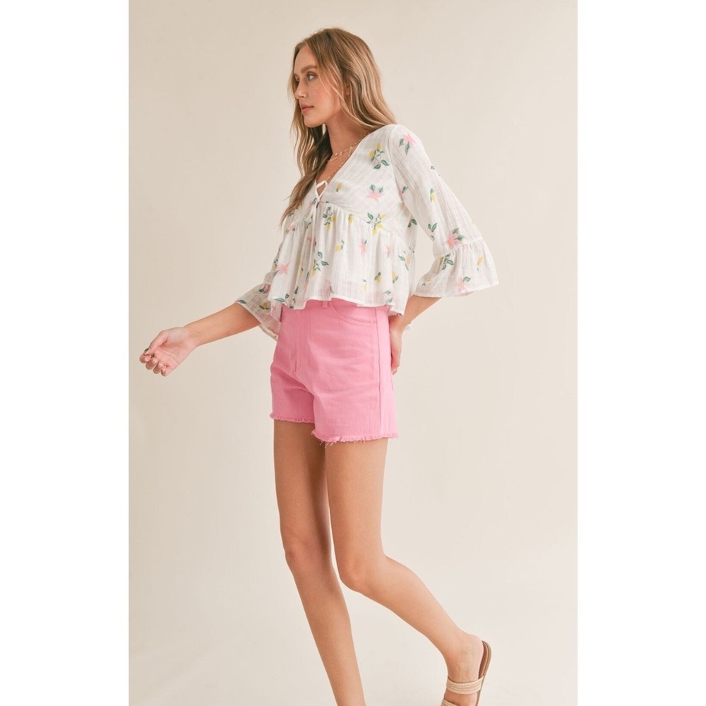 Sadie & Sage White and Yellow Flutter Sleeve Blouse - Picture 2 of 10